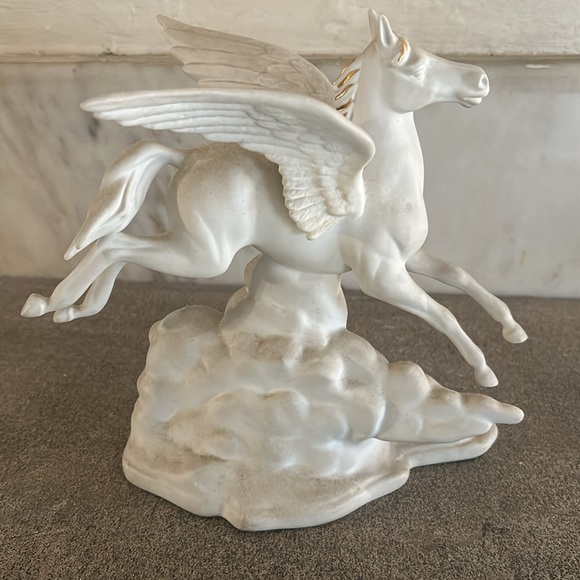 A Pegasus By David Cornell Porcelain Figure - Picture 3 of 5
